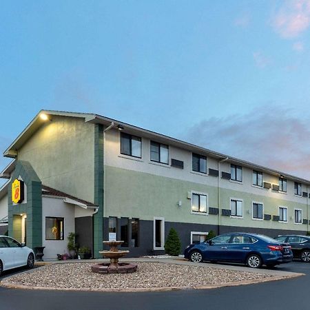 Super 8 By Wyndham Kansas City At Barry Road/Airport Екстериор снимка