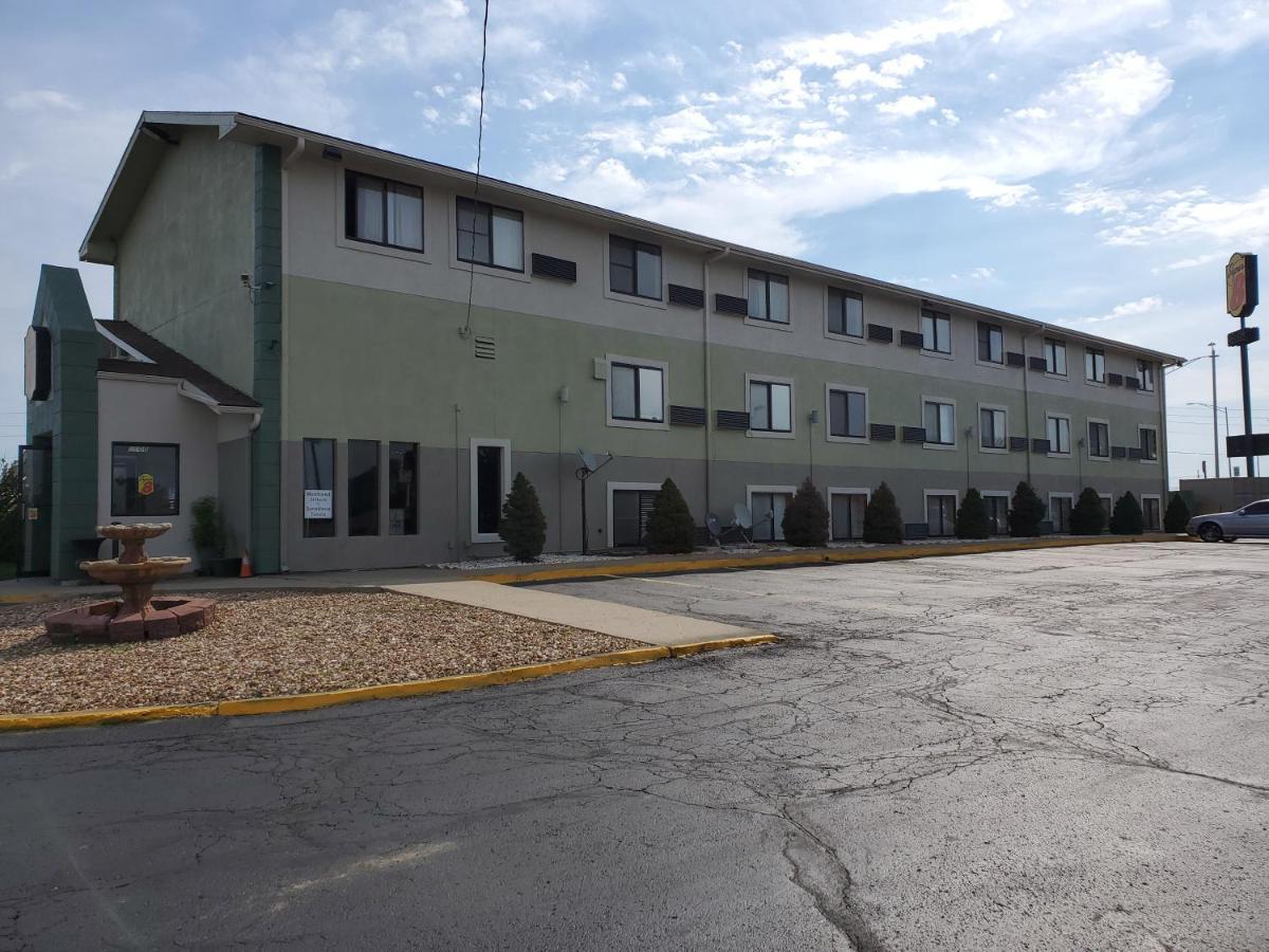 Super 8 By Wyndham Kansas City At Barry Road/Airport Екстериор снимка