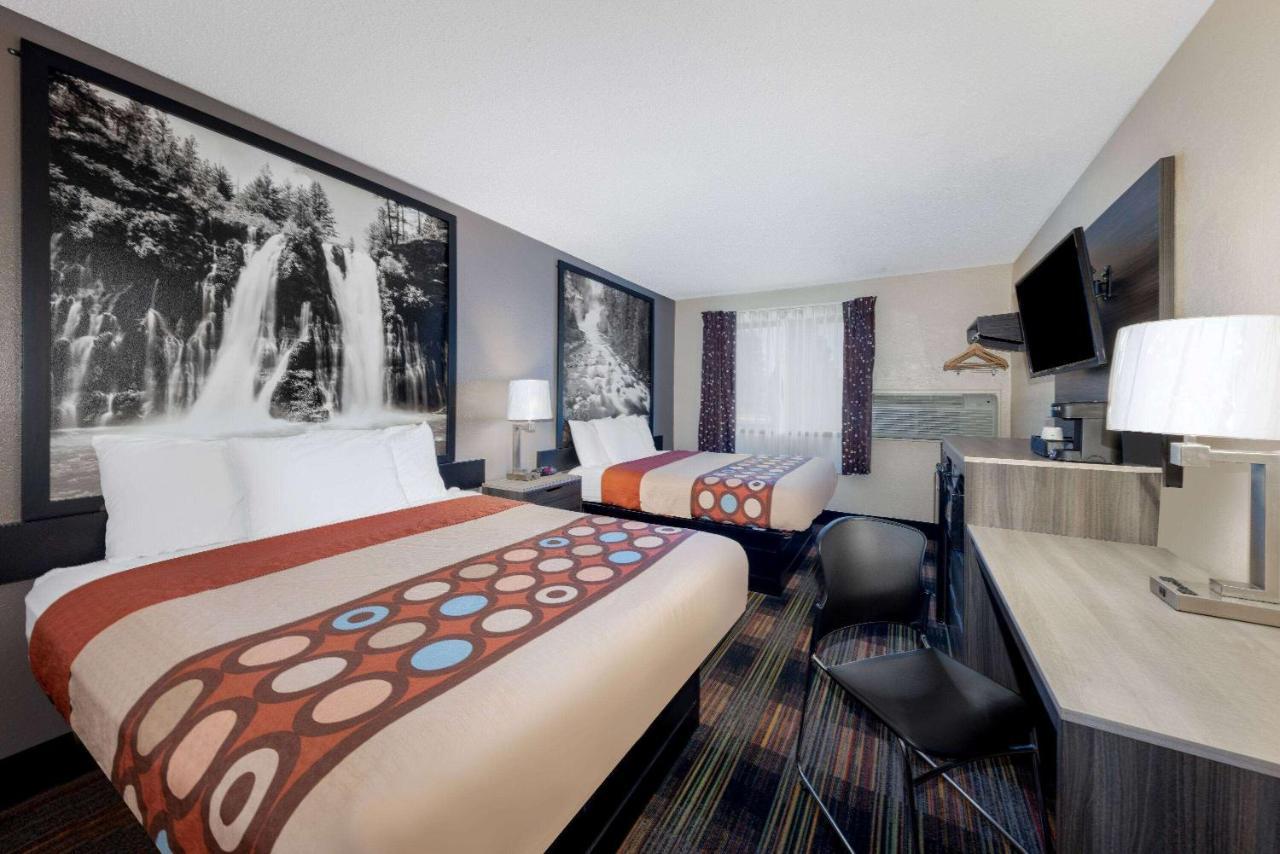 Super 8 By Wyndham Kansas City At Barry Road/Airport Екстериор снимка