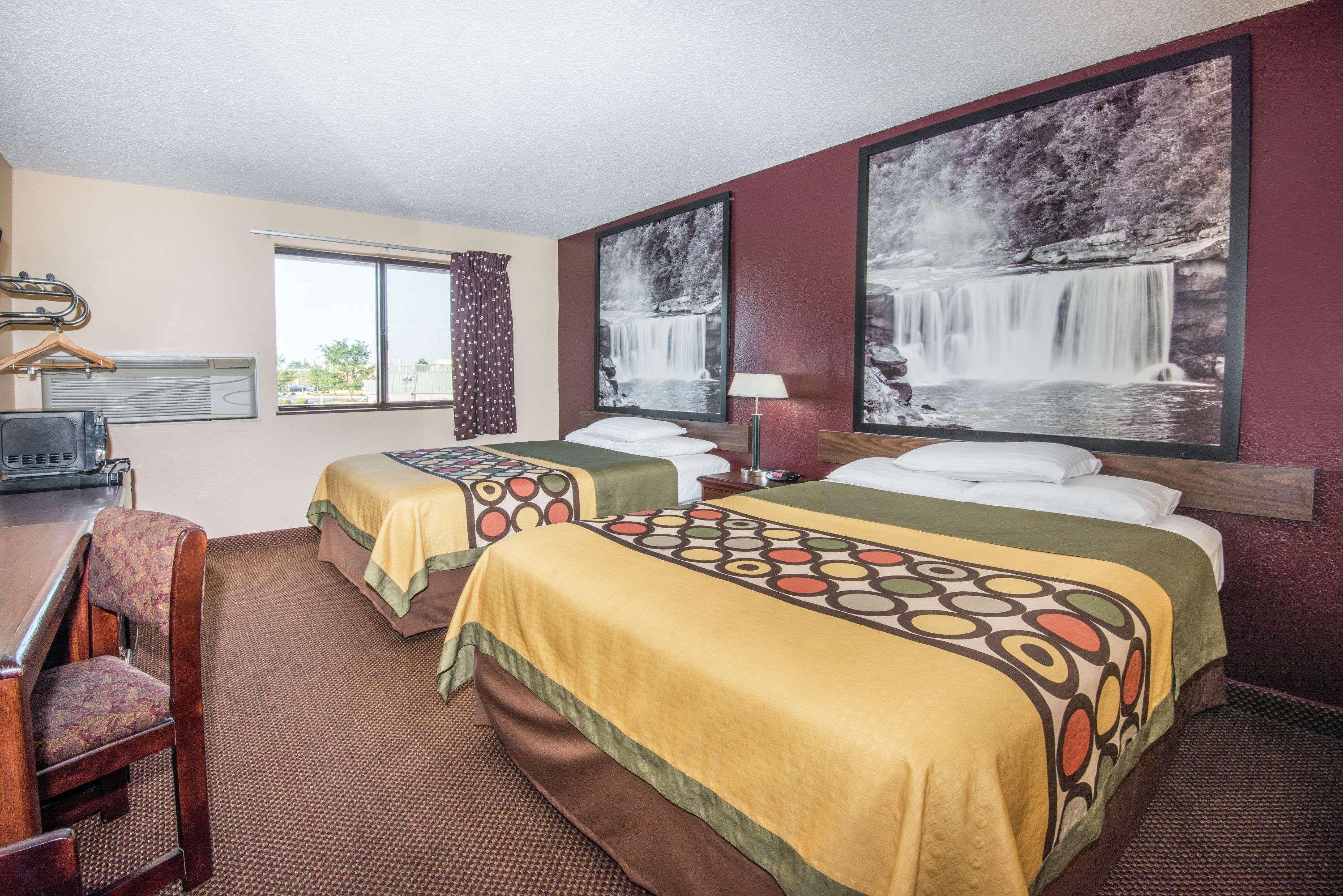 Super 8 By Wyndham Kansas City At Barry Road/Airport Екстериор снимка