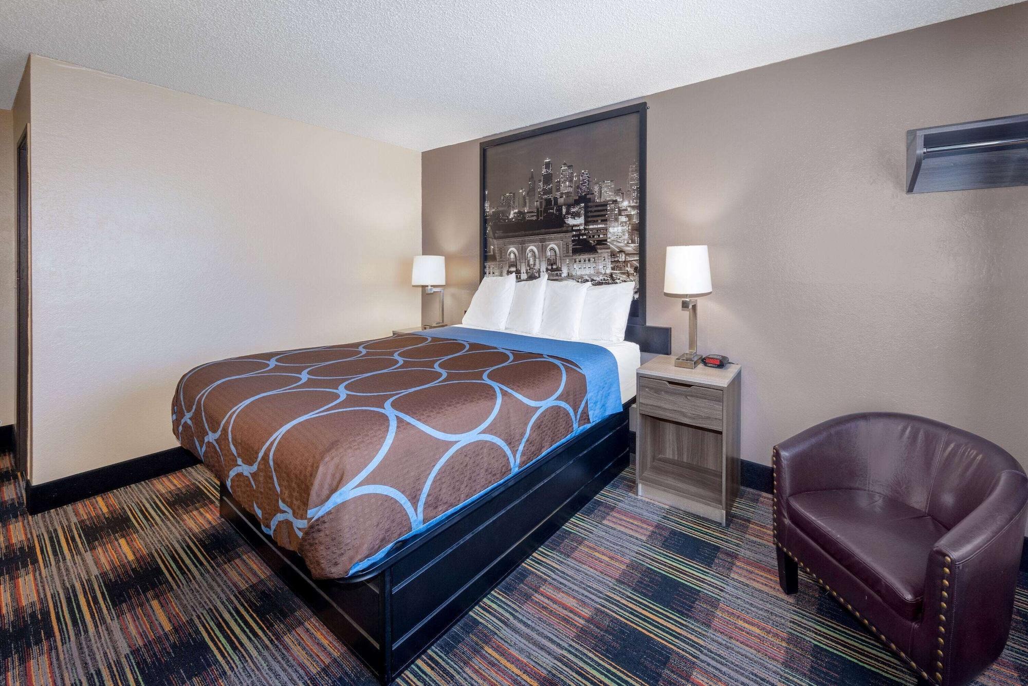 Super 8 By Wyndham Kansas City At Barry Road/Airport Екстериор снимка