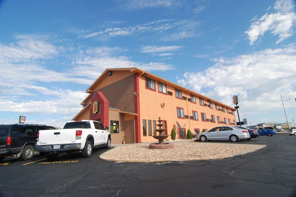 Super 8 By Wyndham Kansas City At Barry Road/Airport Екстериор снимка